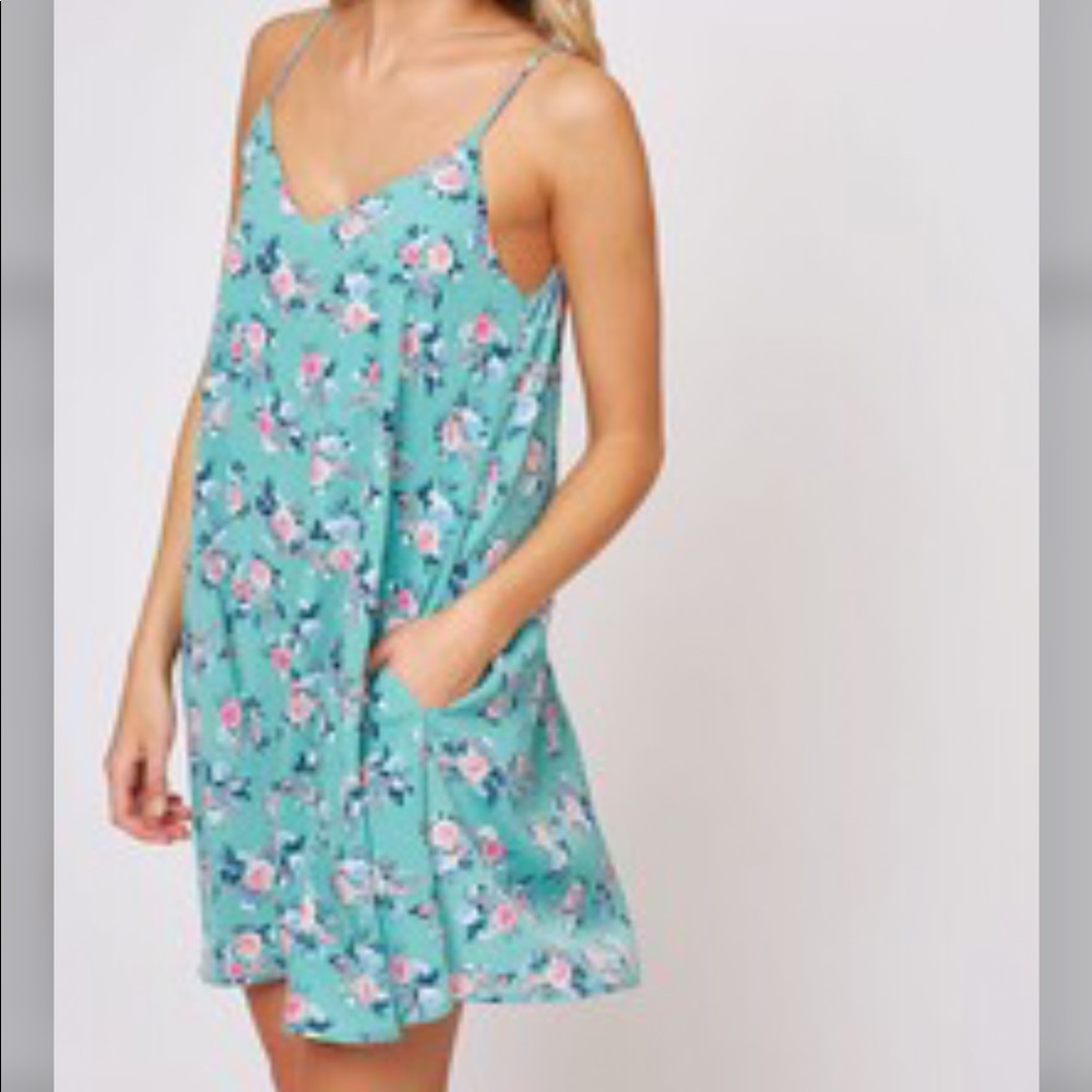 ✴️LAST ONE✴️ MEDIUM FLIRTY FLORAL DRESS - Picture 2 of 4